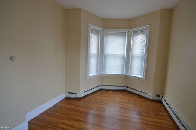 Building Photo - 17 Savin Hill Ave