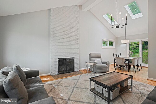 Foto del edificio - 6301 Crathie Ln