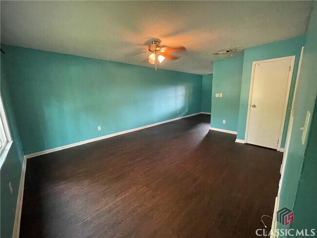 Building Photo - 812 College Ave