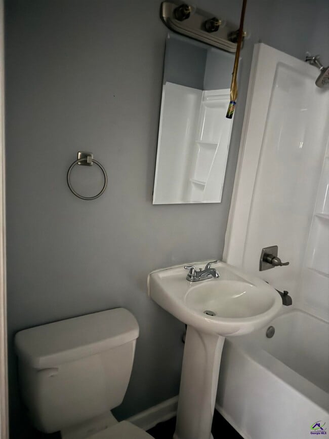 Building Photo - 716 Cornelia Dr