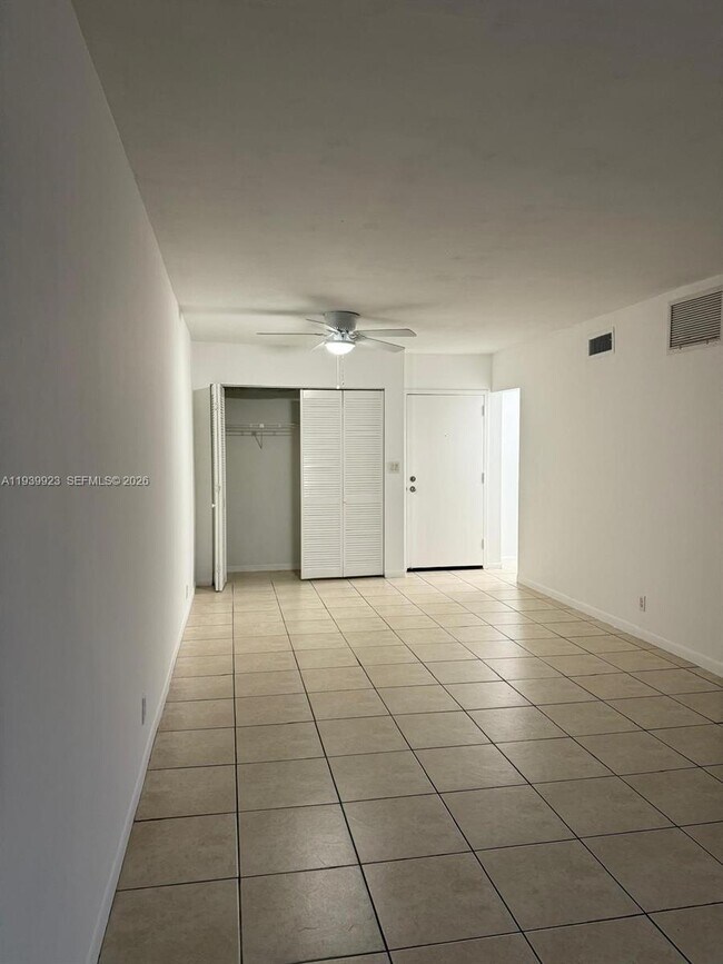 Foto del edificio - 3115 Oakland Shores Dr