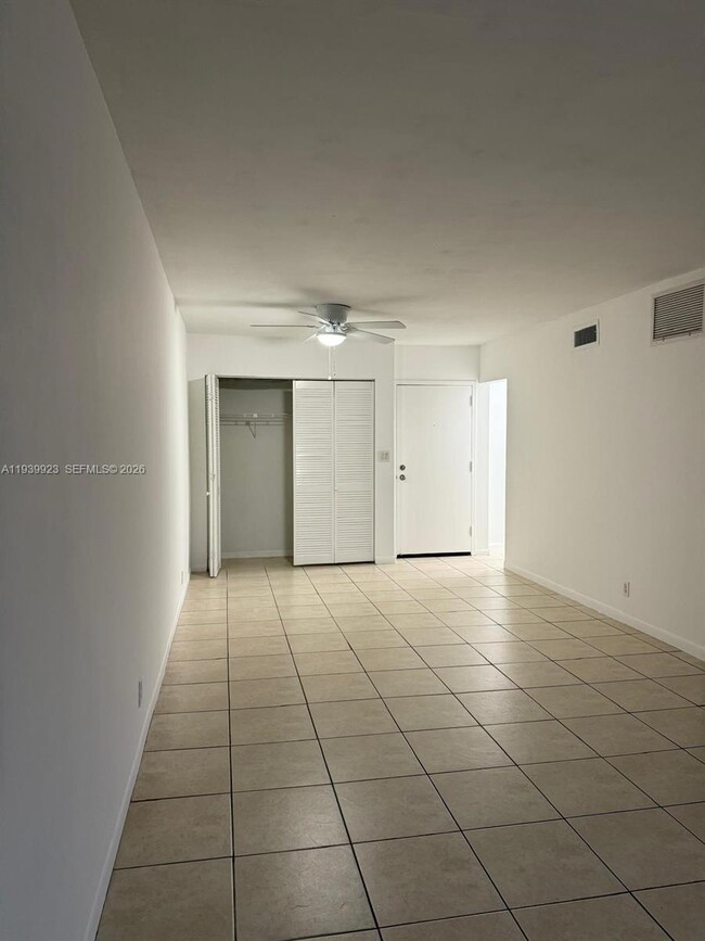 Building Photo - 3115 Oakland Shores Dr