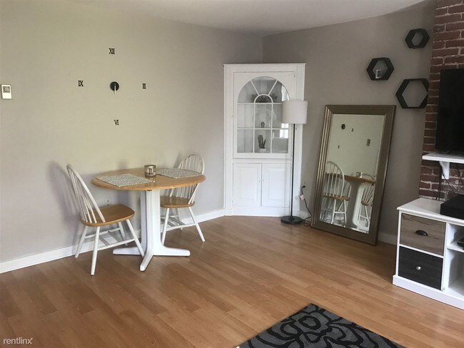 Building Photo - 1 br, 1 bath  - 139 West Merrimack St