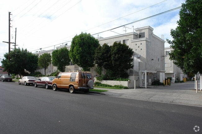 Foto del edificio - Nordhoff Townhomes