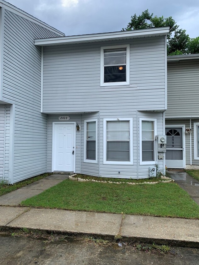 Foto principal - Cute townhome located in Lynn Haven with 2...