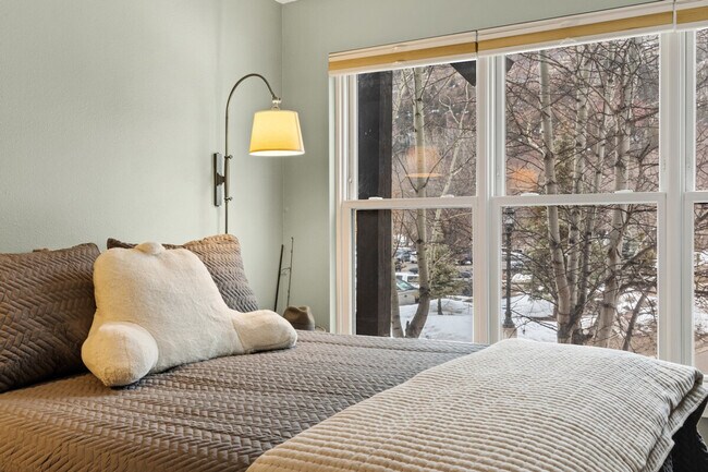 Foto del edificio - 800 Black Bear Rd