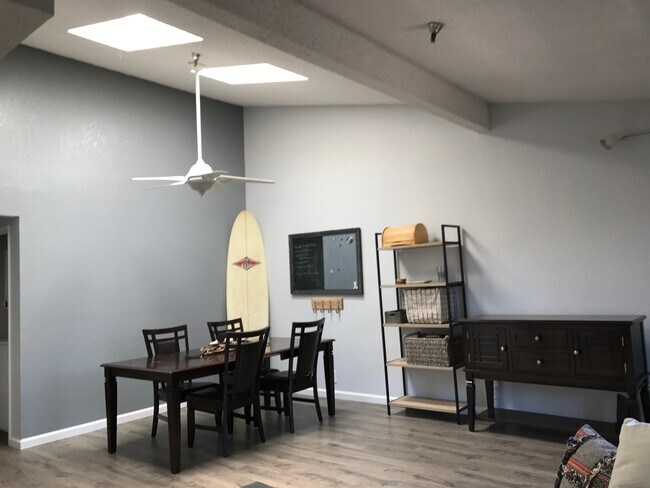 Área de comedor - 55 Stenner St