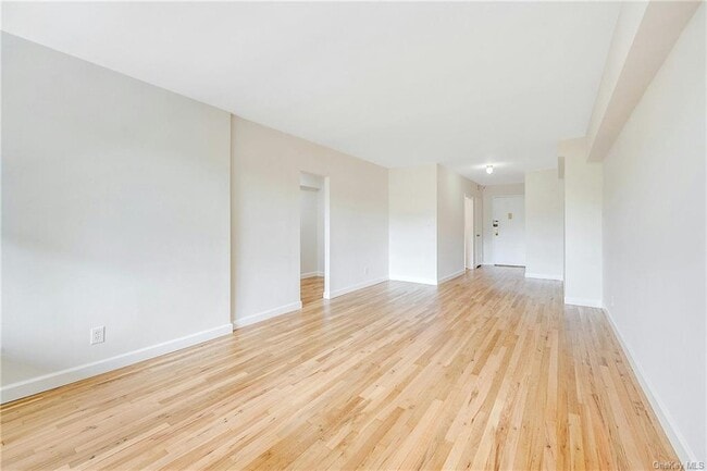Building Photo - 640 Pelham Rd