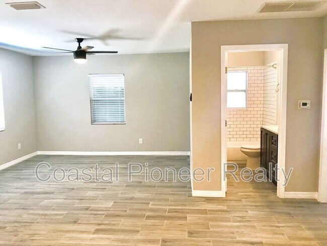 Photo - 1506 W Grace St House