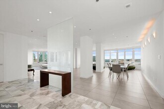 Building Photo - 100 Harborview Dr