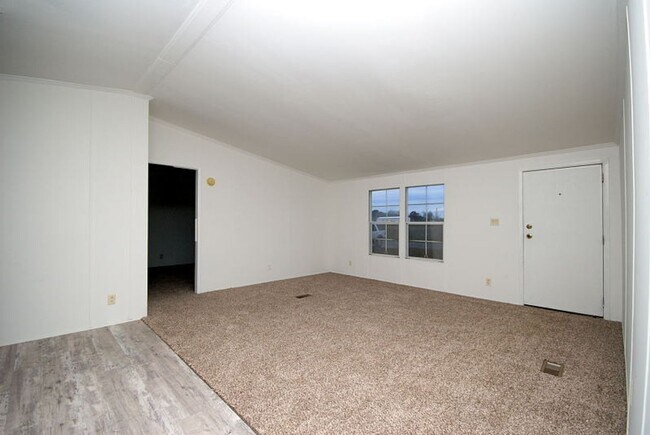 Building Photo - 909 McCaskill Dr Kinston NC 28501
