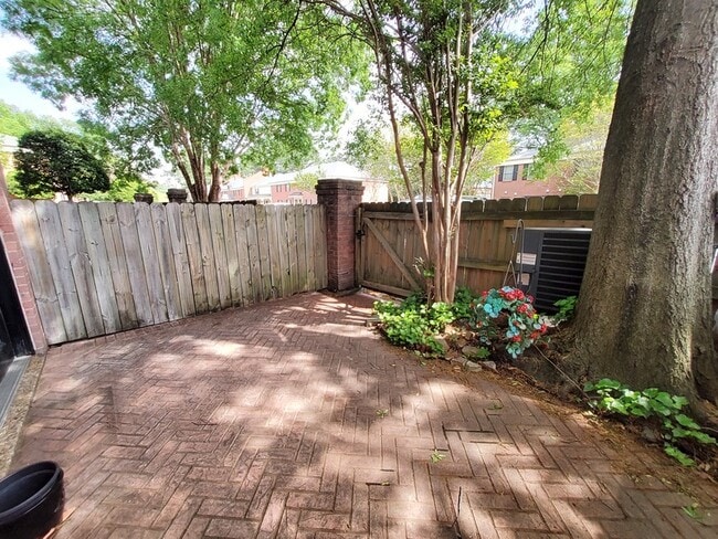 Building Photo - 5700 Quince Rd