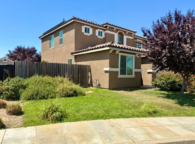 Building Photo - Newly Built Madera 4/3 DO NOT DISTURB TENANTS