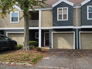 Building Photo - 376 Pond Rd