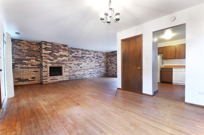 Building Photo - 1255 W Belden Ave