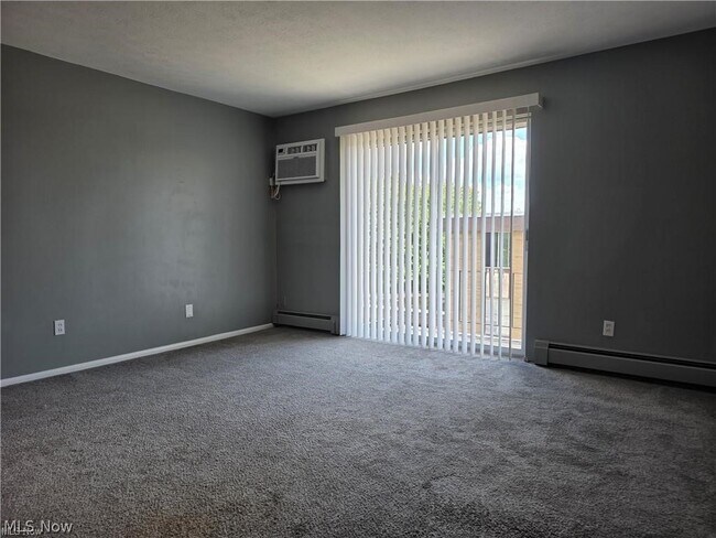 Foto del edificio - 16101 Maple Park Dr