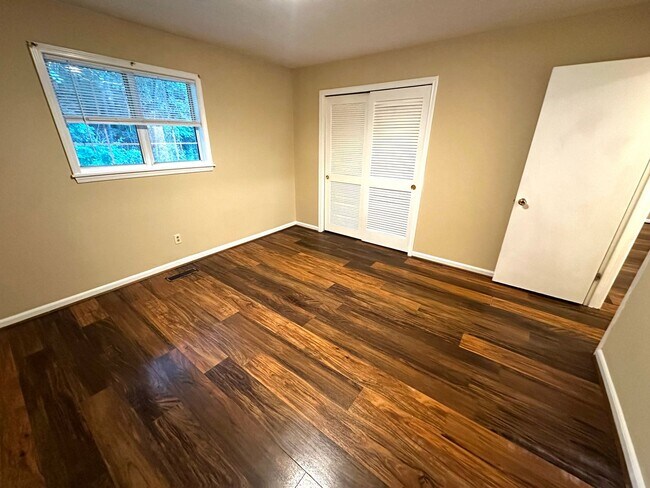 Foto del edificio - 3038 Callier Springs Rd SE