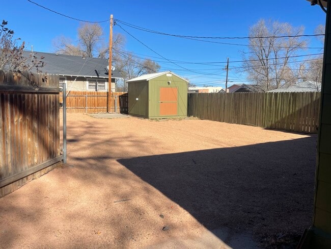 Foto del edificio - 423 W 23rd St