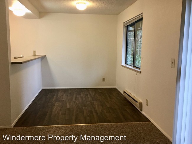 Building Photo - 49 NE Torval Canyon Rd