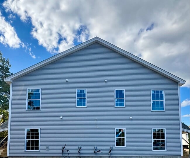 Building Photo - 15 Mountain Rd