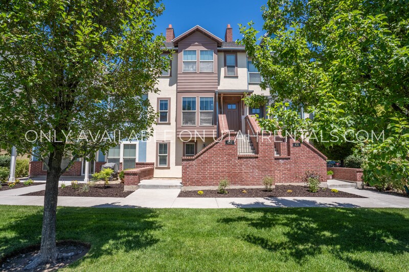 Primary Photo - 433 W Amber Glow Ln