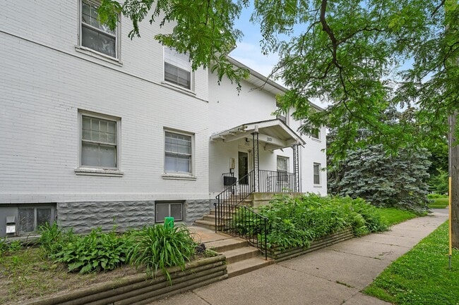 Building Photo - 3111 E 31st St