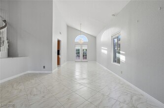 Building Photo - 2001 Madagascar Ln