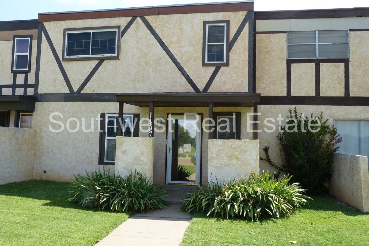 Primary Photo - Super Cute 2 bedroom 2 bath townhouse