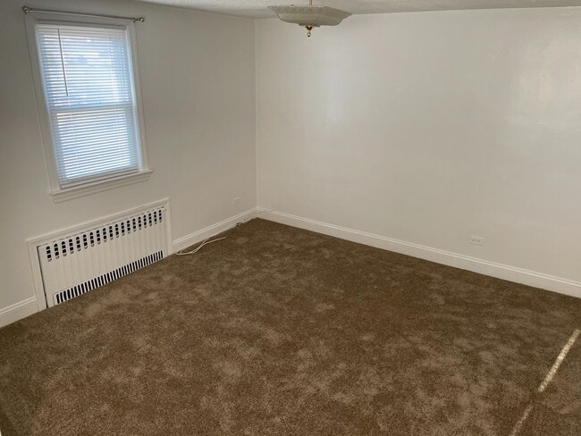Building Photo - 215 Karsey St