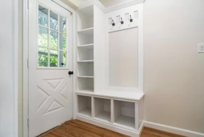 Foto del edificio - 120 Wallace Ave