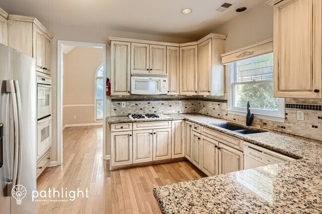 Foto del edificio - 1229 Parkview Ln NW, Kennesaw, GA, 30152