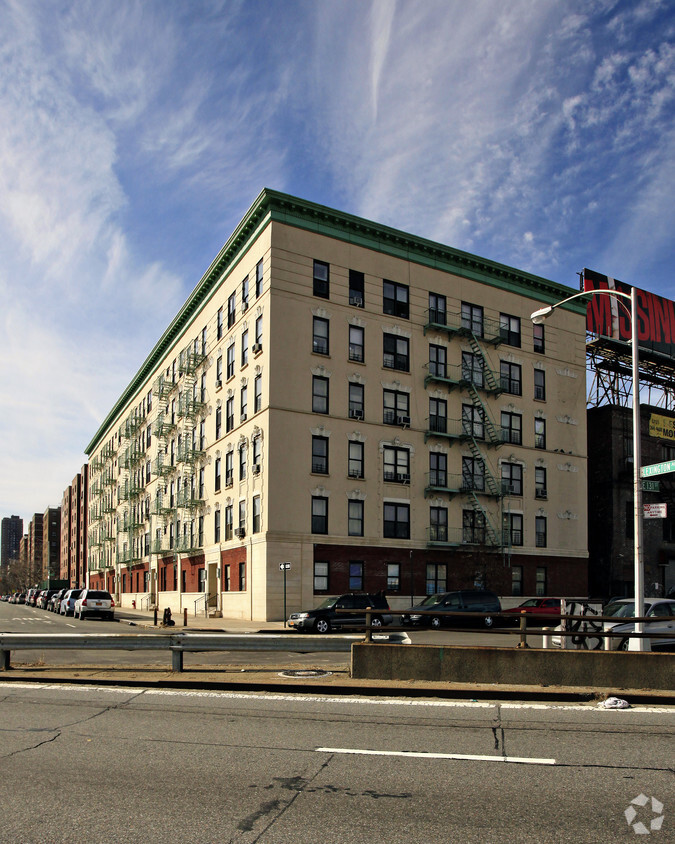 Building Photo - The East River Apartments