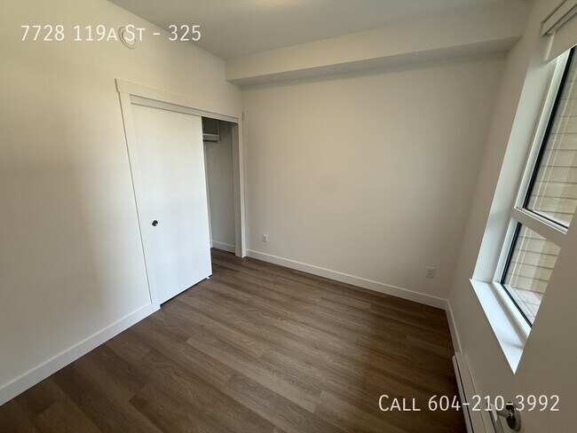 Photo du bâtiment - Bright 2 Bed Plus Junior Bedroom Condo
