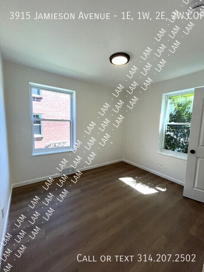 Building Photo - 3915 Jamieson Ave