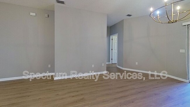 Building Photo - 3907 Summer Grove Way N