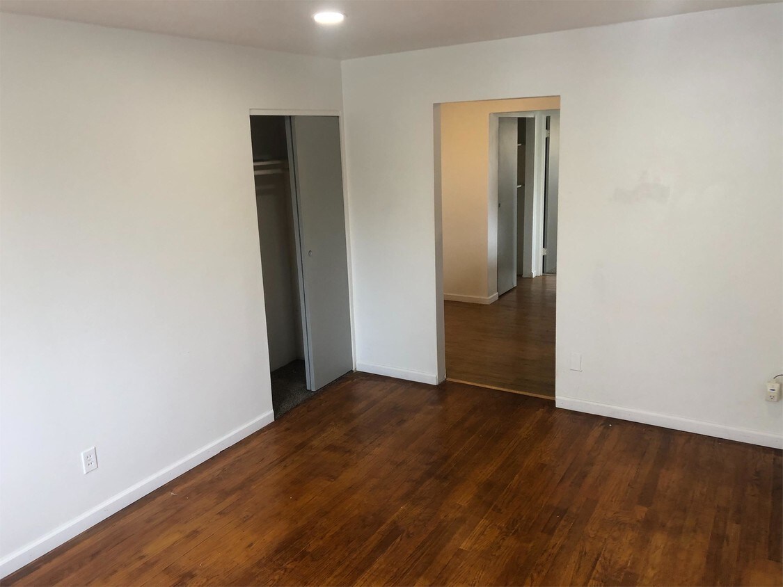 Foto principal - 706 East St