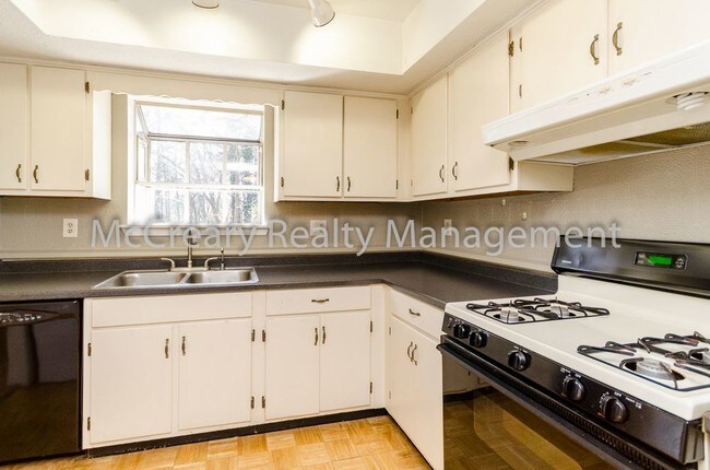 Building Photo - 631 Anderson Walk