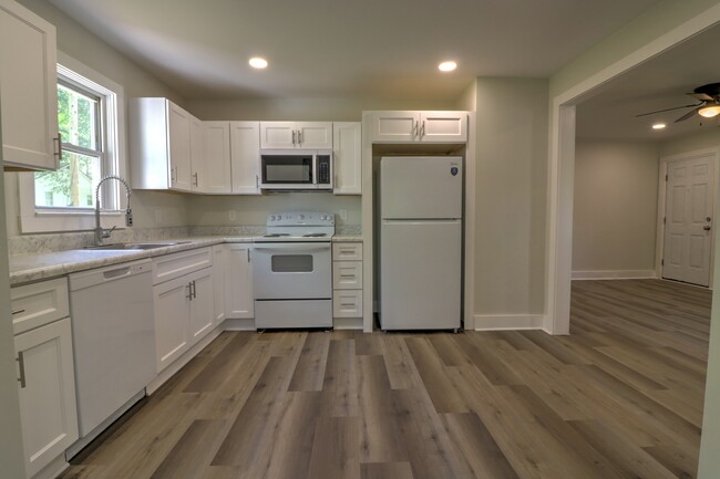 Building Photo - 100 Small St