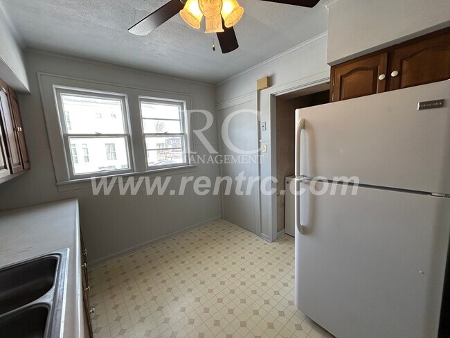 Building Photo - 1202 Walnut-