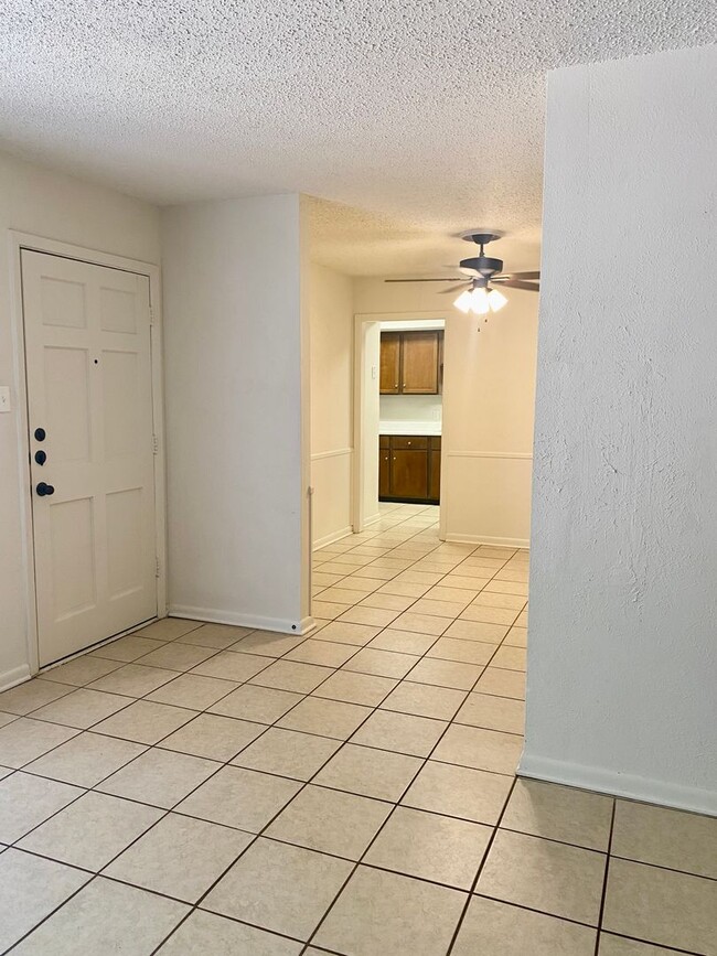 Building Photo - Duplex Homes 3/2/2