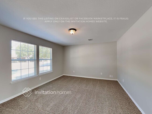 Foto del edificio - 136 Rolling Hills Pl