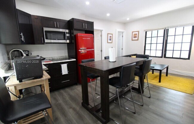 Foto del edificio - 921 SW 9th St