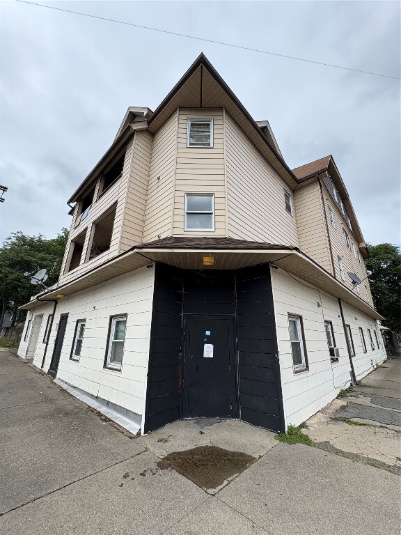 Building Photo - 38 Carroll St