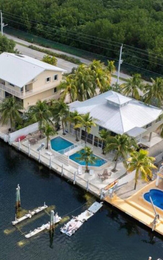 Foto del edificio - 9920 Aviation Blvd