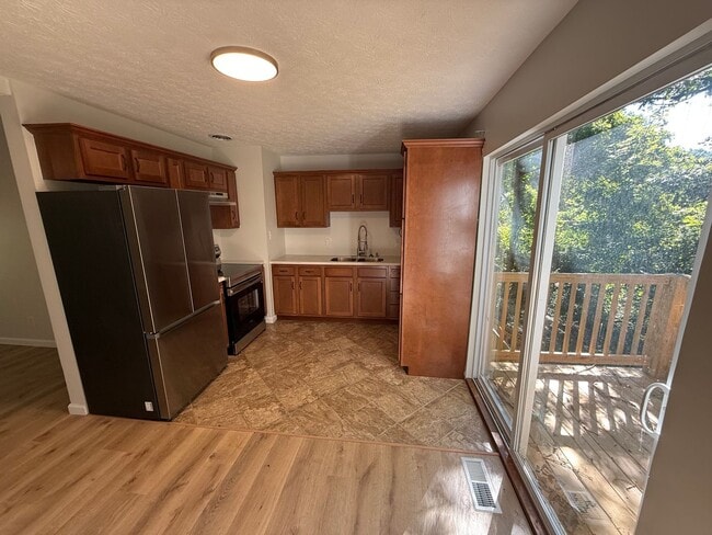 Building Photo - Rent to Own Home Huntington WV