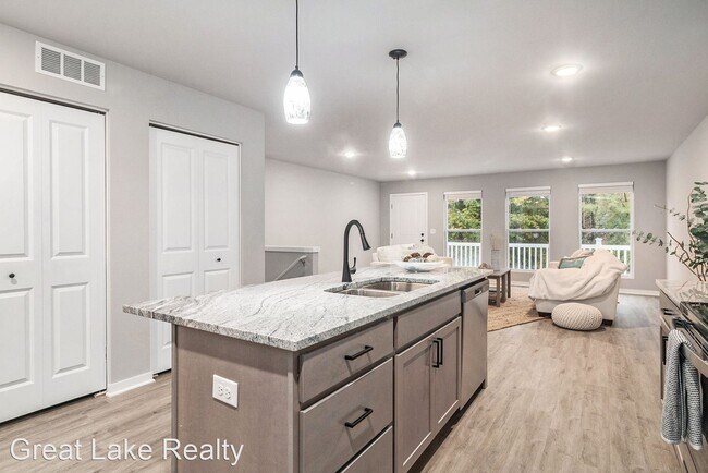 Foto del edificio - 5 br, 3 bath House - 17543 Beechwood Lane