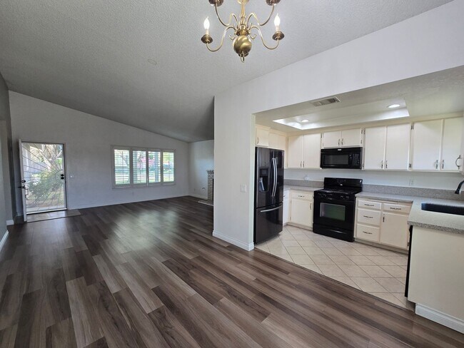 Foto del edificio - 2835 La Vida Dr