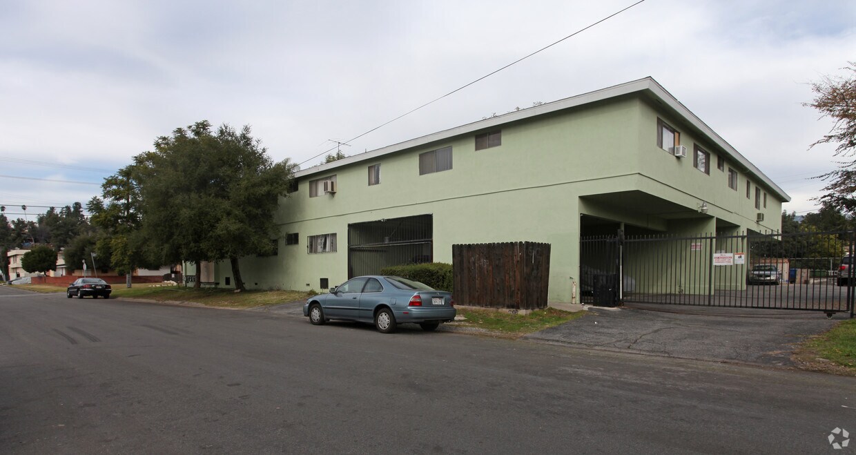 Building Photo - 700-706 Chestnut Ave