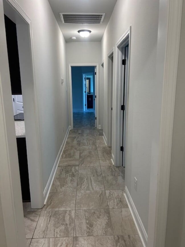 Foto del edificio - 6914 Summerset Dr