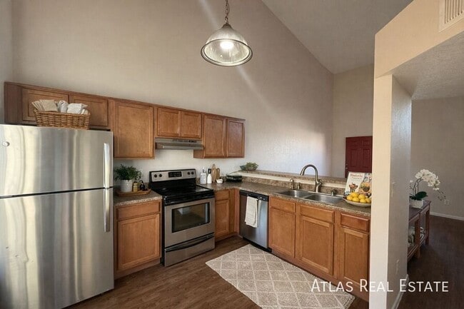 Building Photo - 4828 W Orangewood Ave